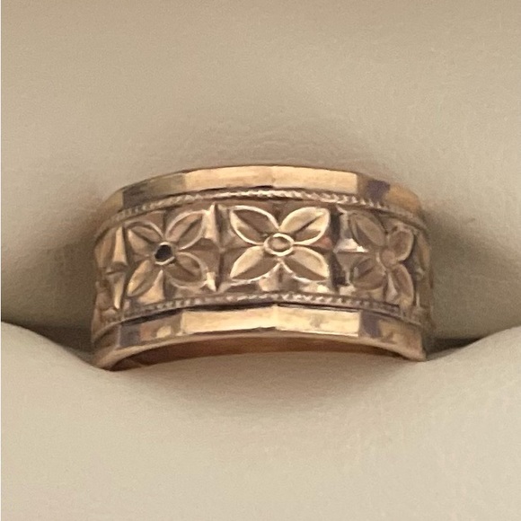 Jewelry - Vintage Wide band 14k rgp ring